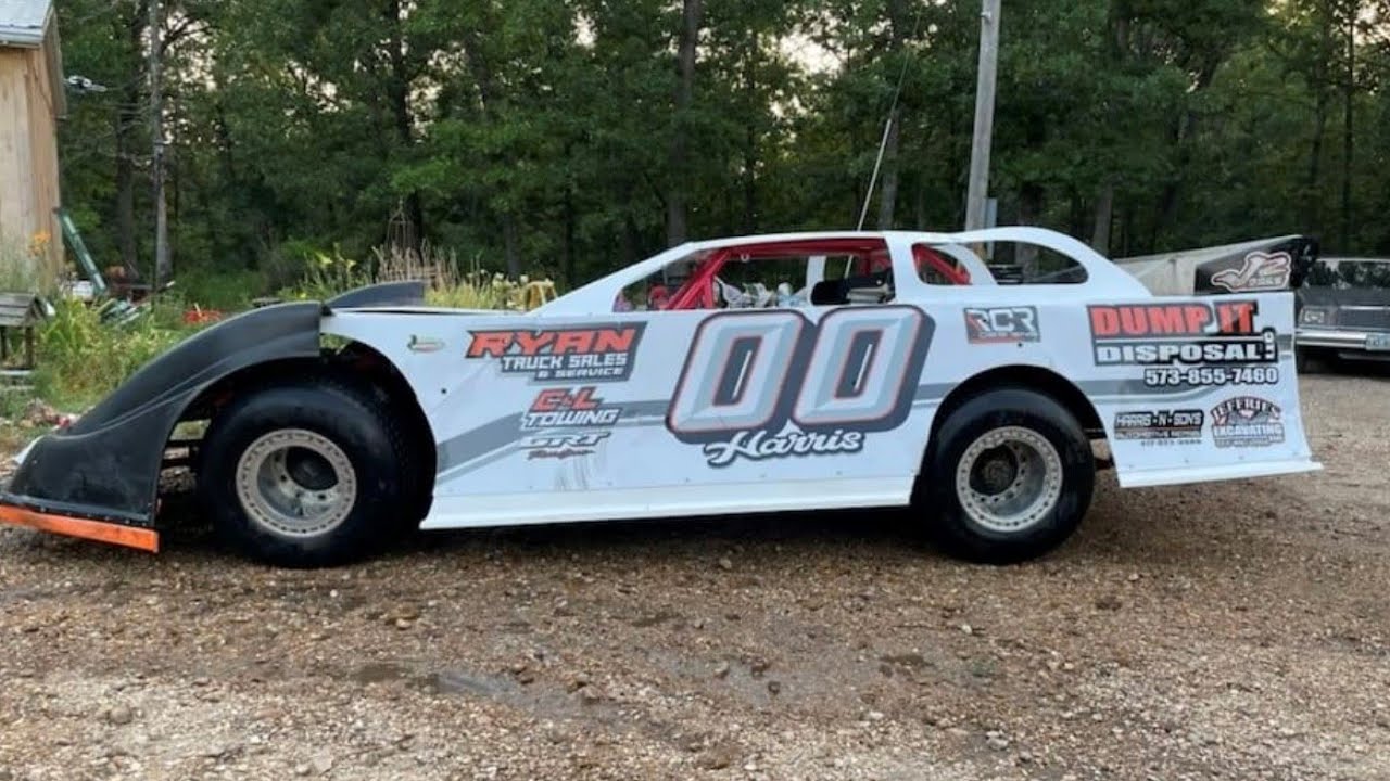 Dylan Bates Racing a Dirt Late Model????