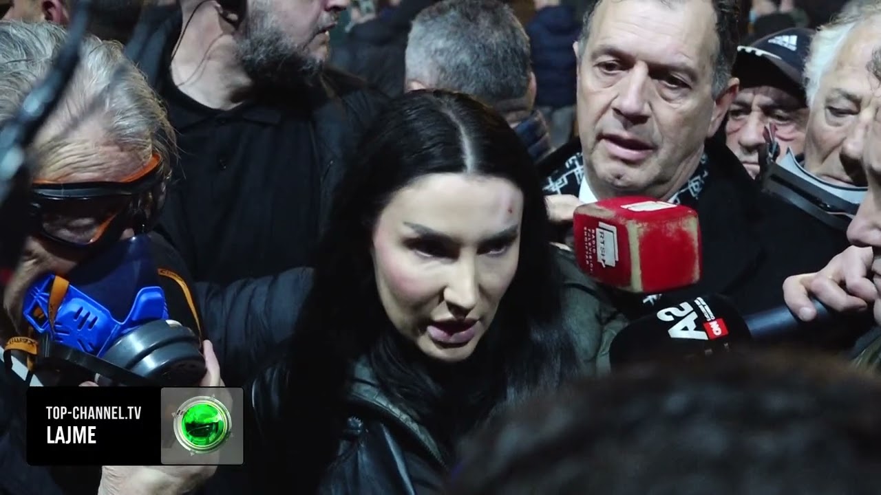 Top Channel/ Video e plotë nga protesta e opozitës, molotovë, gaz lotsjellës dhe persona të lënduar