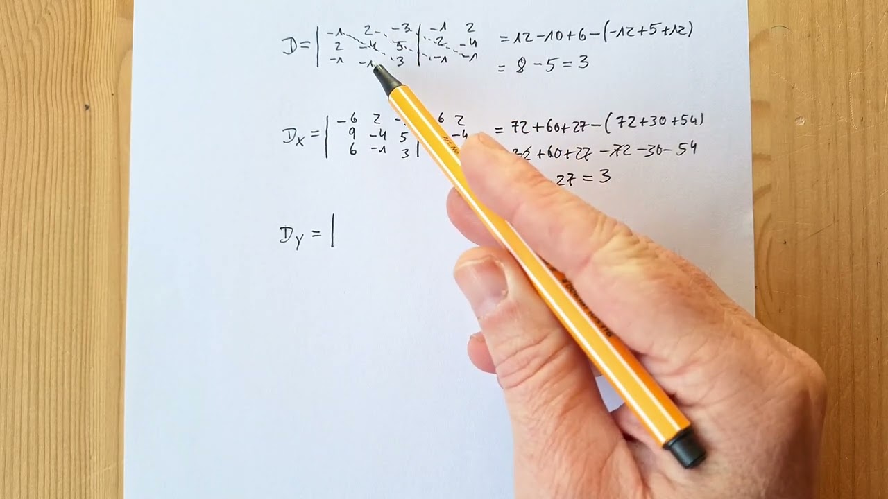 Cramersche Regel zur Lösung eines 3x3 Gleichungssystems mit Hilfe von Determinanten