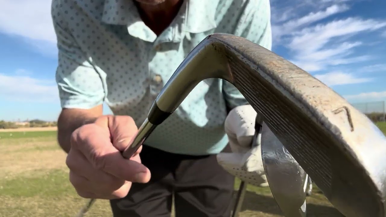 Jamie Robertson demonstrating “The Robertson Grip” golf grip!