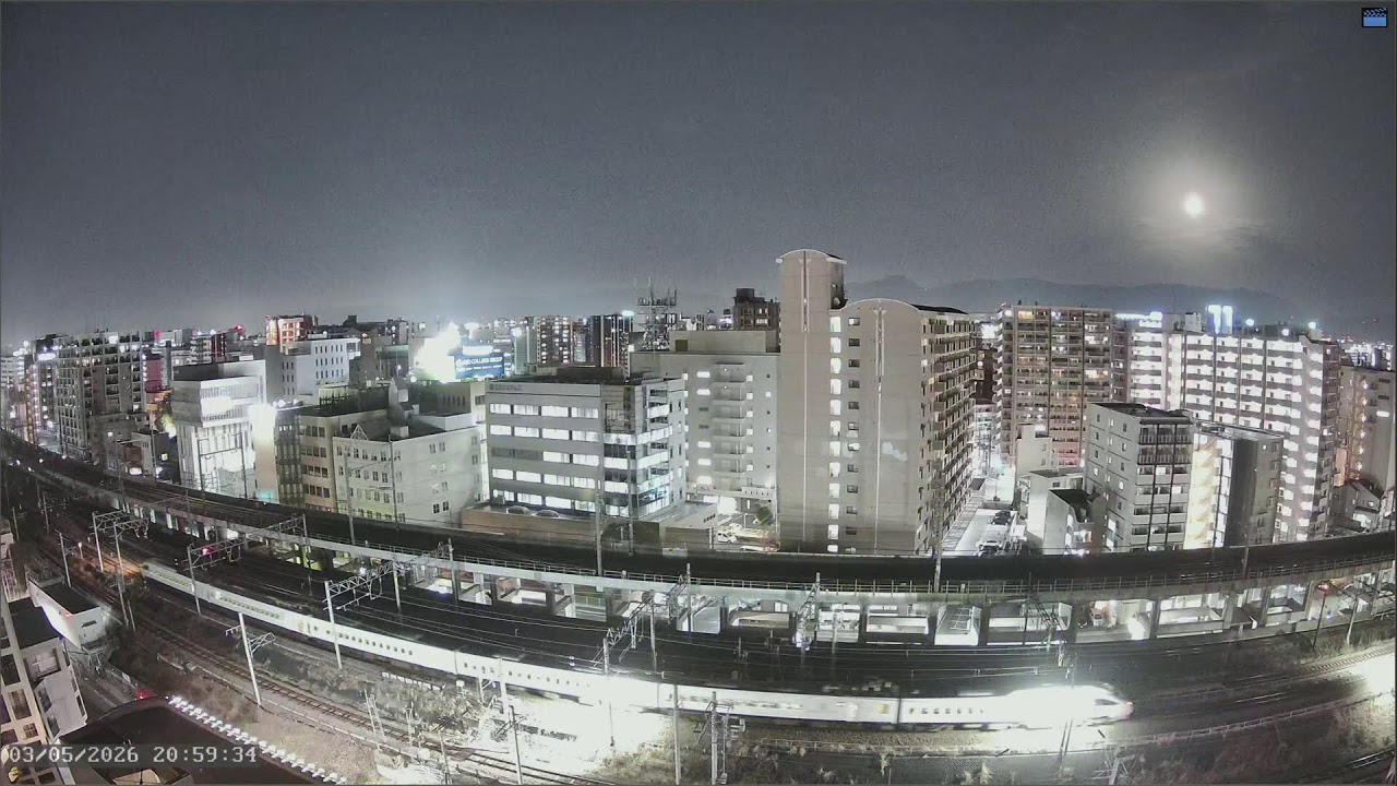 Live Cam: Hakata Station, Fukuoka, JP｜Shinkansen & JR Lines｜Weather Updates｜A View of the Winter Sky