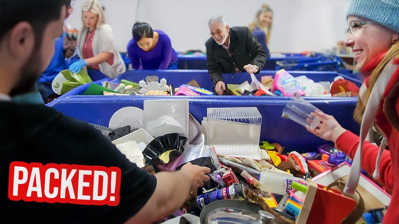 EVERYONE WAS GOING NUTS OVER THE BIN WITH VINTAGE TRINKETS! | Thrifting for Resale