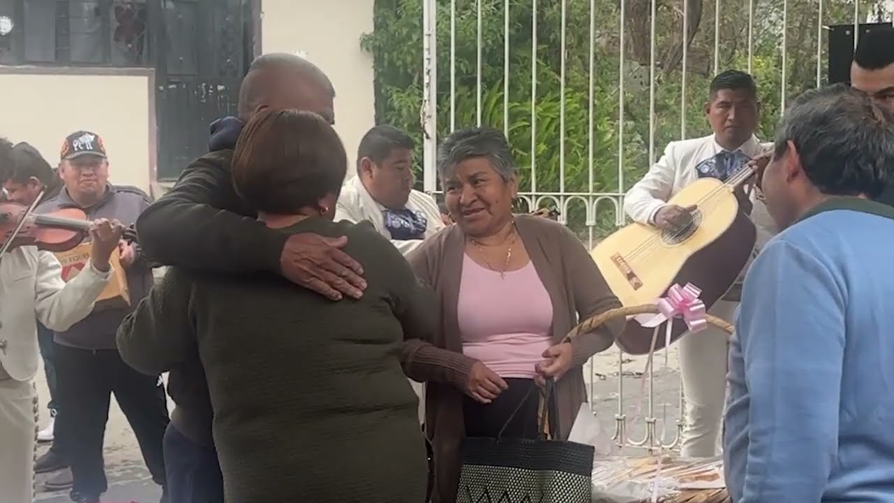 ACOMPAÑE A MI PRIMO A PEDIR A SU NOVIA