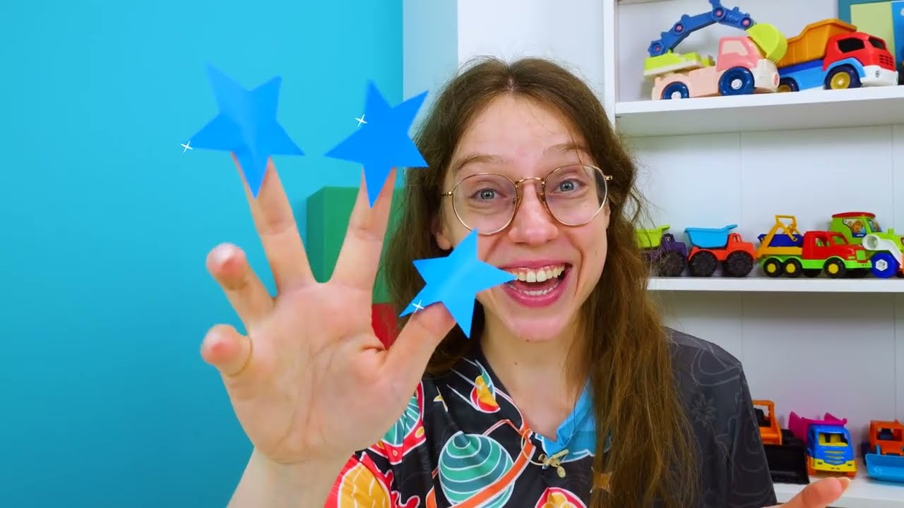 Pieni leluauto ja uudet ajoneuvot &ndash; paloauto, poliisiauto ja kaivinkone