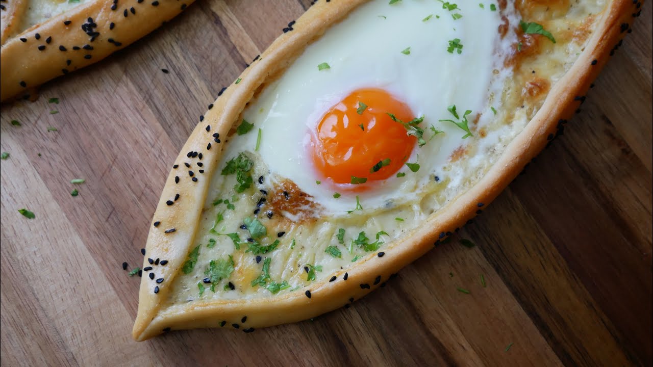 Pide Pizza mit Käse und Ei (Rezept) || Pide Pizzas with Cheese & Egg (Recipe) || [ENG SUBS]