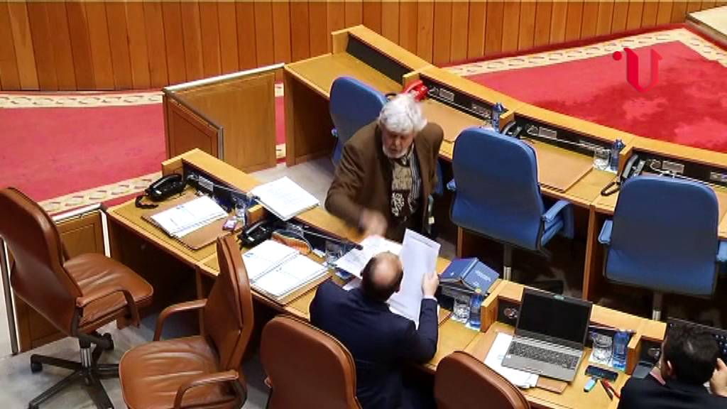 Beiras expulsado del pleno tras arremeter contra la bancada del PP