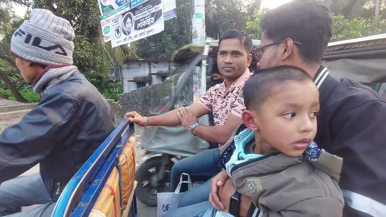 প্রিয়াশুর বইয়ে পড়া ট্রেন গাড়ি যখন তার সামনে দিয়ে যায়.....দেখুন তার অবস্থা 😊😊😊