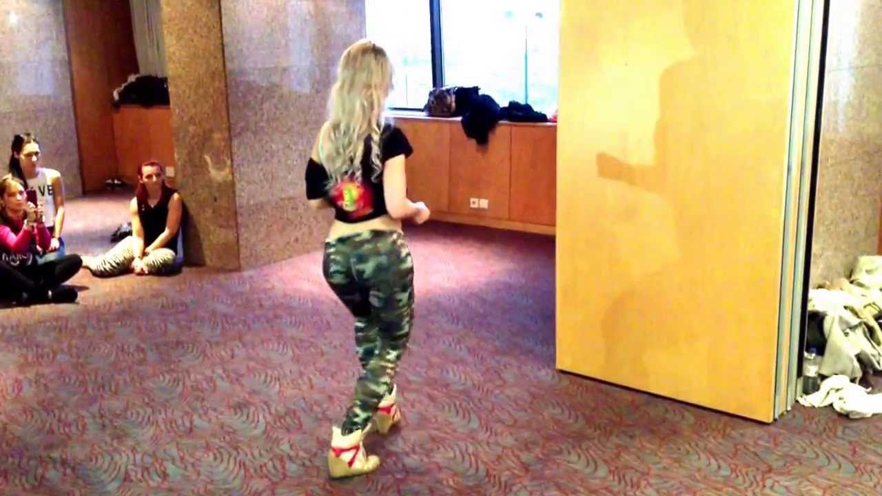 Kizomba ladies style with Sara Lopez at AfroFever 2014