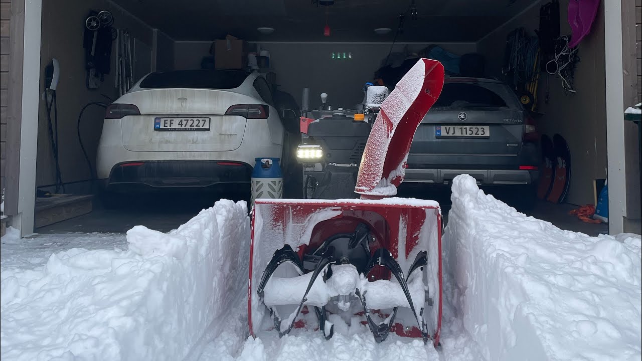 Toro Power Max 1428 vs compact snow