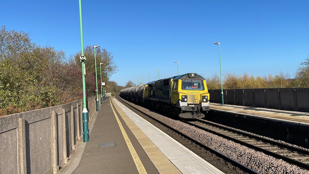 Trains at Tamworth 17/11/2025