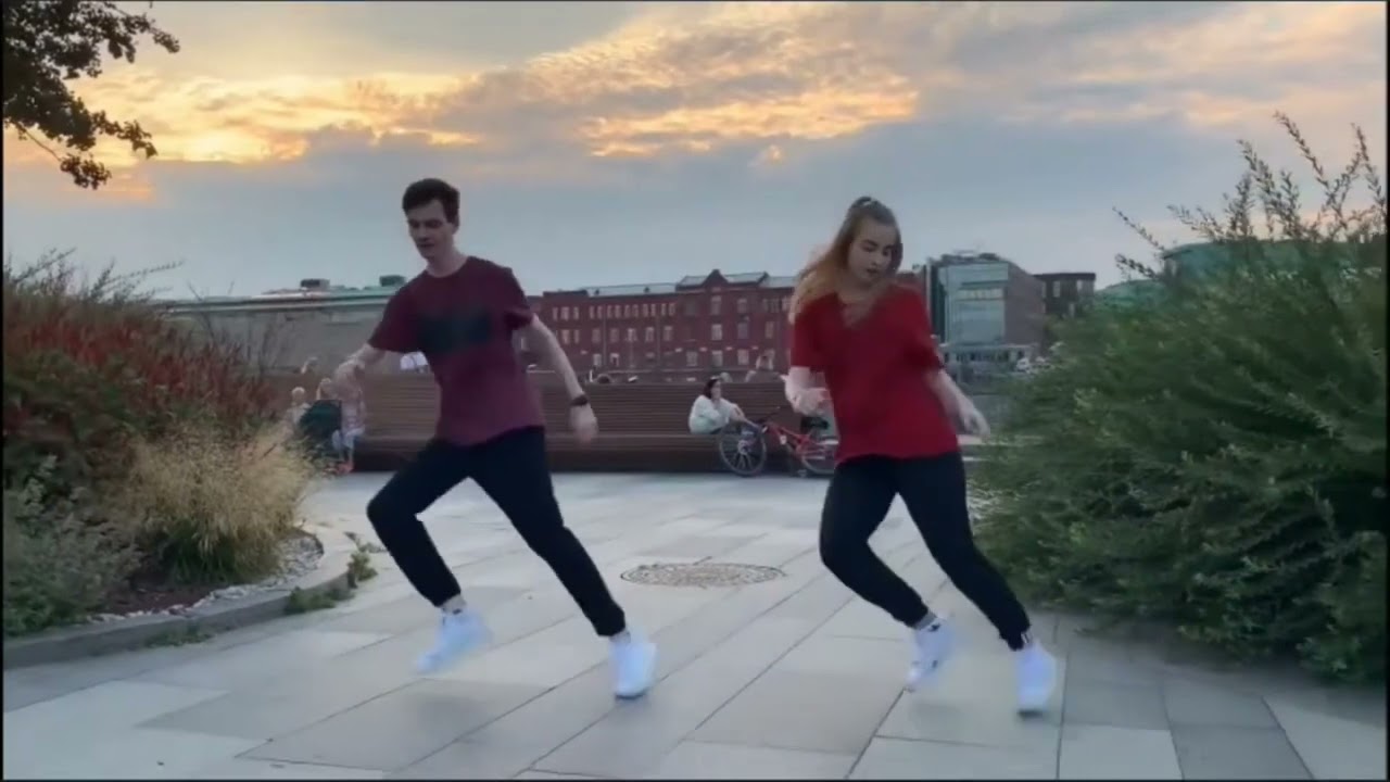 Elvis Presley - A Little Less Conversation (Shuffle Dance)