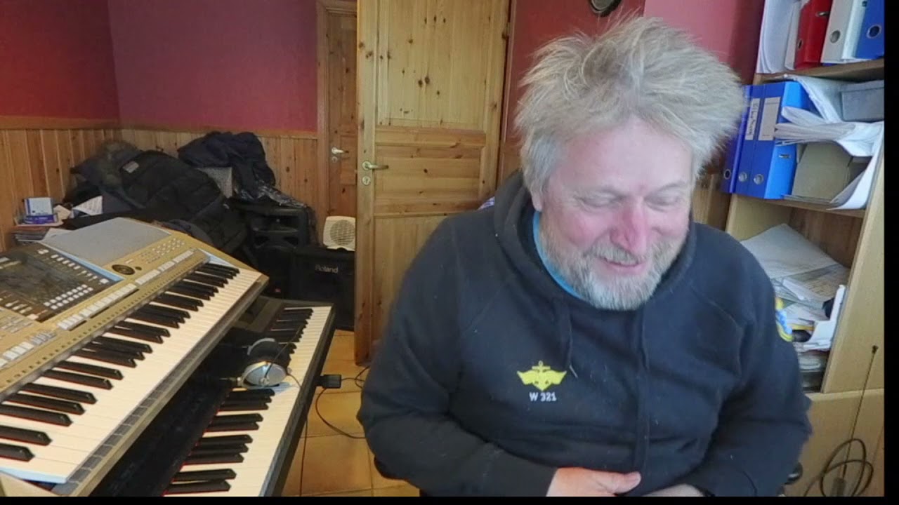 Helt ute nytt!   S01 E01 - Sist ut med det f&oslash;rste. Alltid politisk ukorrekt