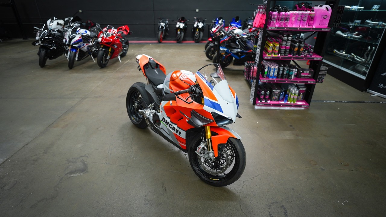 2019 Ducati Panigale V4 S / Walk Around Clip
