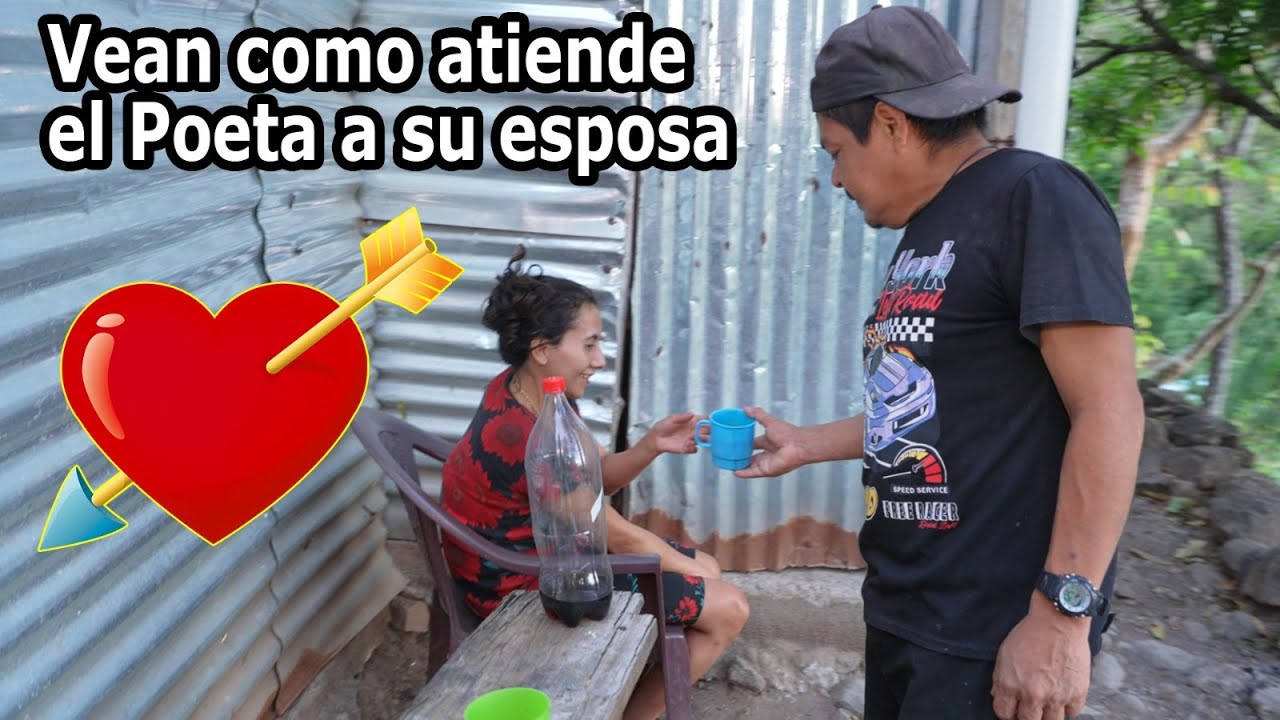 El poeta como atiende a su esposa hasta café le lleva donde esta sentada - Ediciones Mendoza