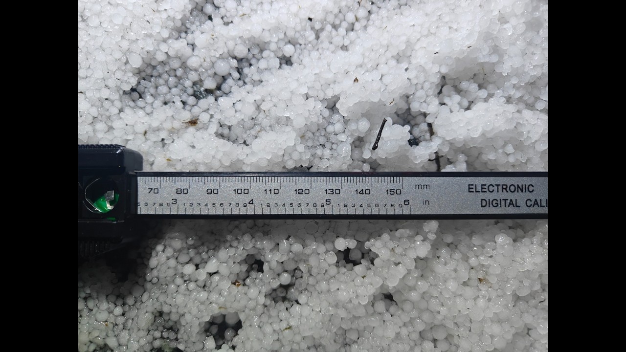 Intenzivní krupobití v jižním Walesu | -30 °C v 5 km nad zemí