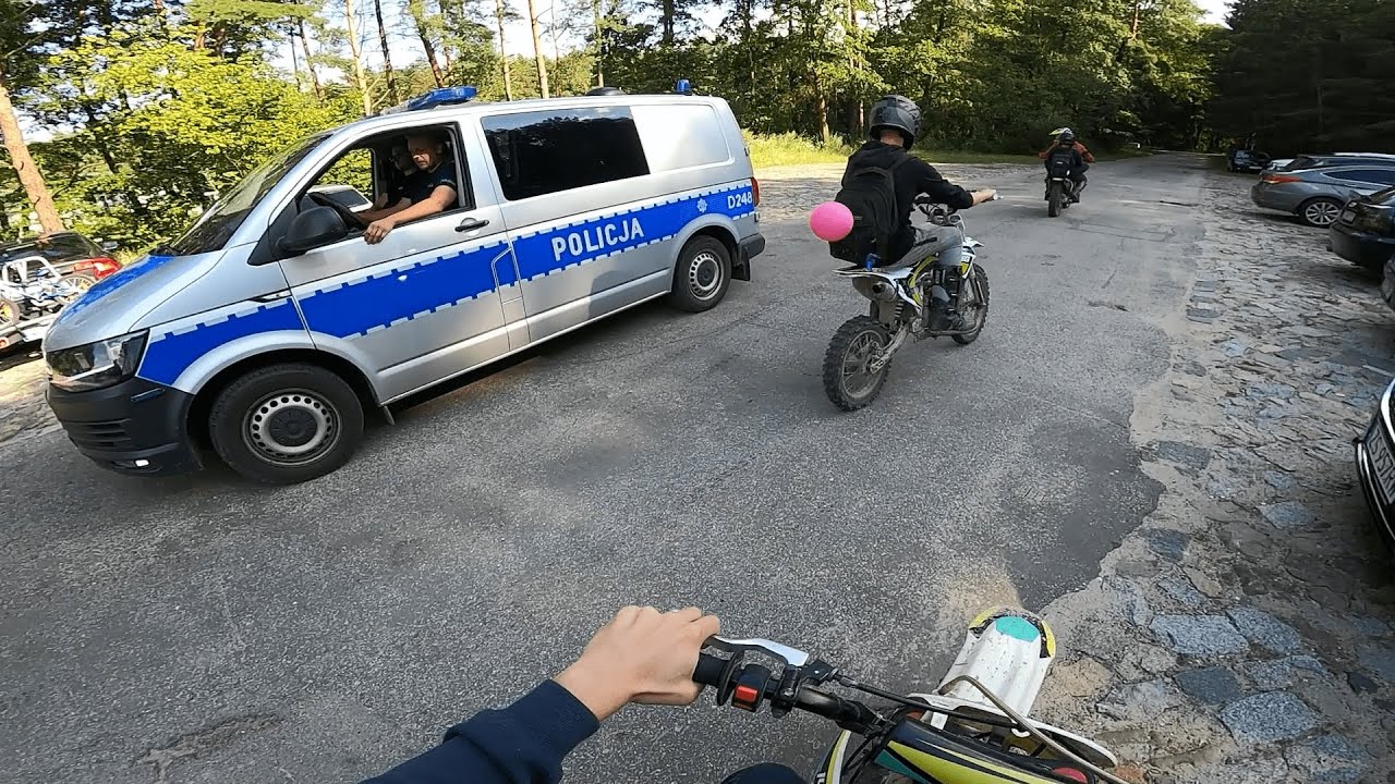 | Takiej bramy weselnej jeszcze nie było! | dużo moto | policja |