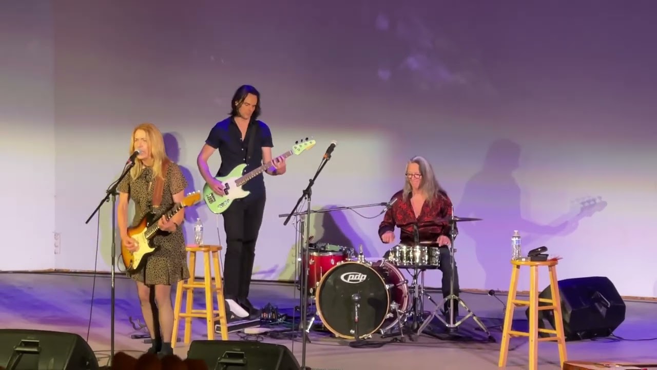 Walk Like An Egyptian - Vicki Peterson & John Cowsill July 10, 2025