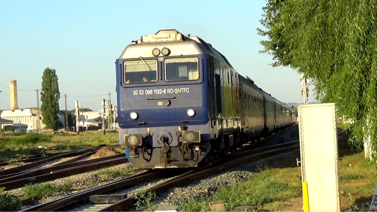 LDE GM 66-1132 & IRN 1960 / Trenuri / Trains in Barlad - August 2025