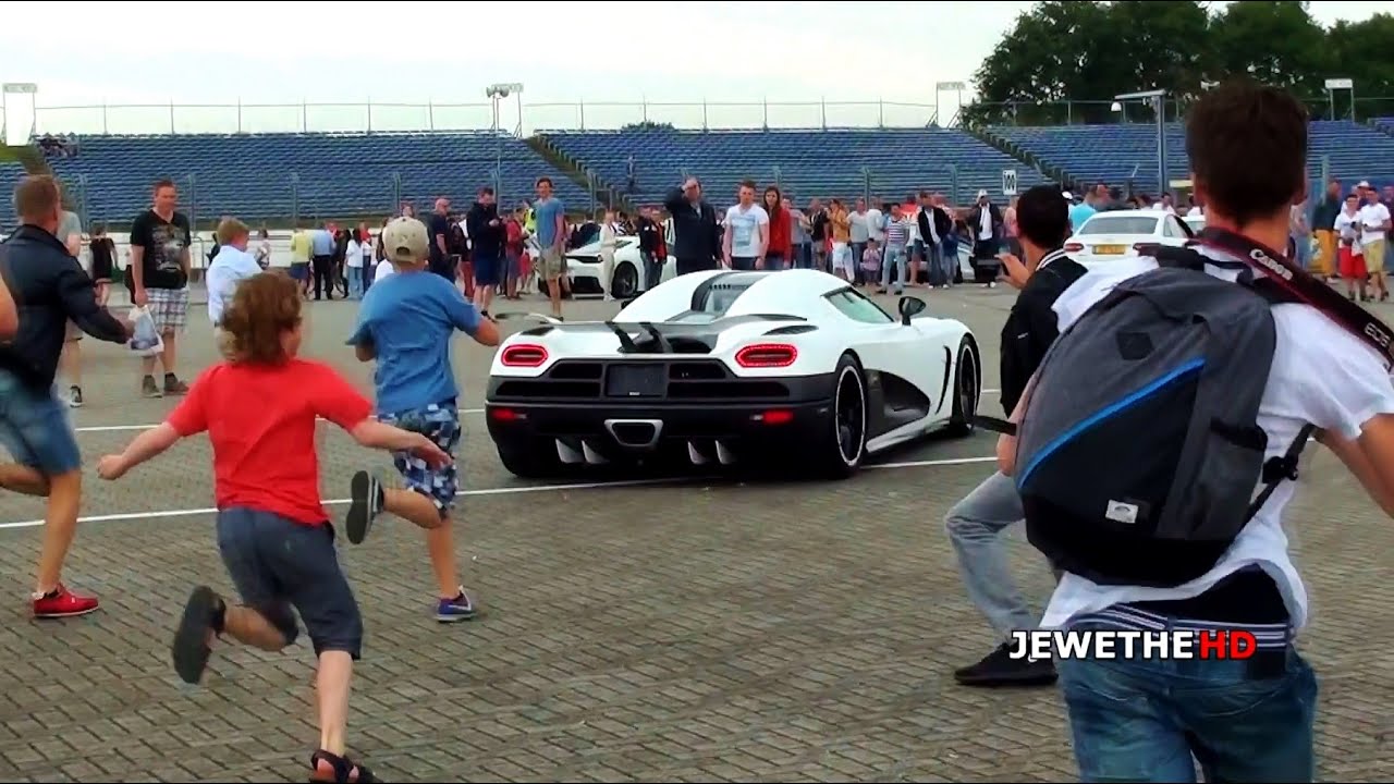 Koenigsegg Agera R Arrives at Supercar Event - People Go CRAZY!