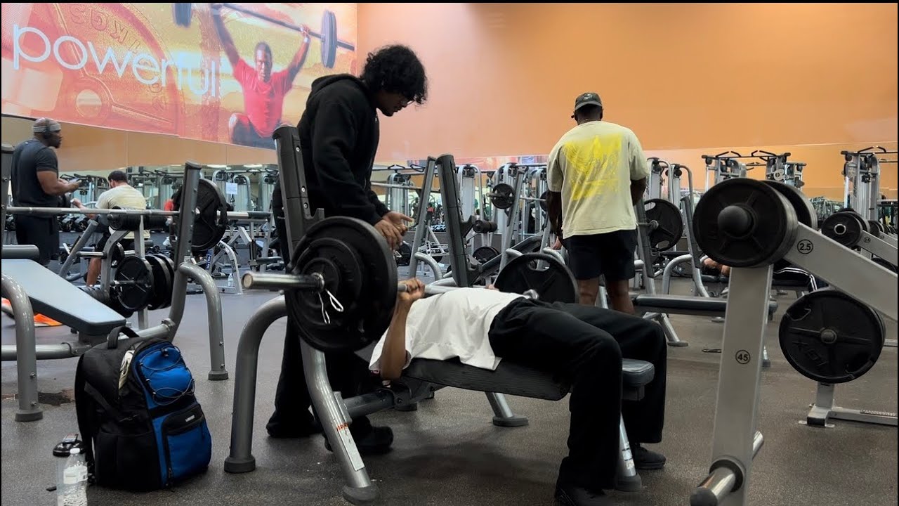 Watch A 14 Year Old Hit 190 Bench Pr┃Chest & Back