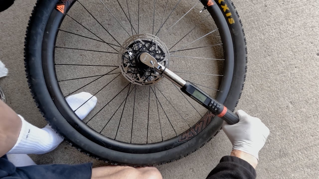 Краткое руководство по установке тормозного ротора Centerlock для начинающих с советами по правил...