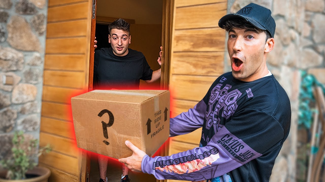 LE REGALO UNA CAJA MISTERIOSA POR SU CUMPLEAÑOS!