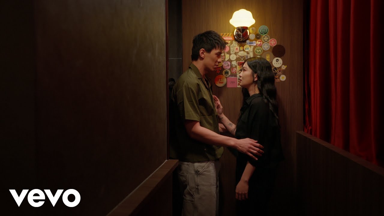 Elva Suyan, Jobroseph - 偷偷爱你 (Official Music Video)