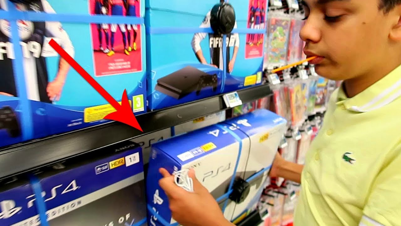 Momo VOLE ma CARTE BANCAIRE pour S'ACHETER une PS4 !