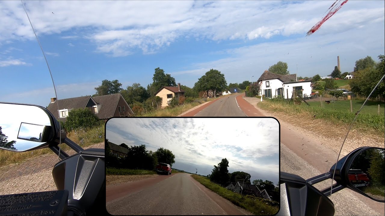 Motor Video FJR1300AE River Nederrijn Rhenen. Big bug hits screen