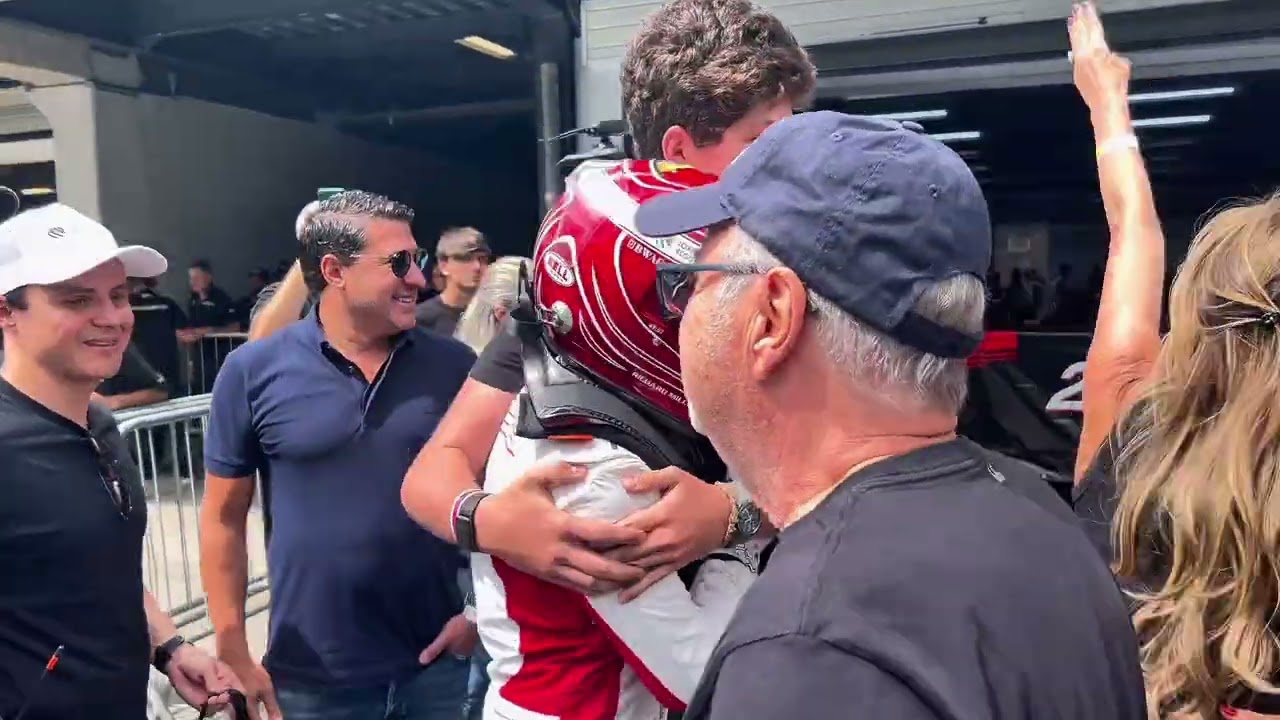 Emoção da Família Massa em Interlagos logo após a vitória do Pipo Massa na Porsche Cup
