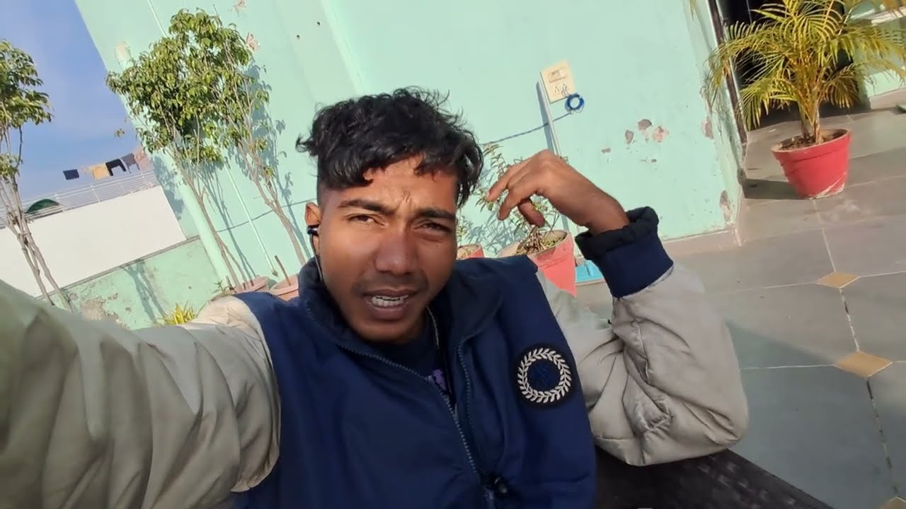 Itna Bada Phone Dekh Ke Public Bhi Shock Ho Gayi