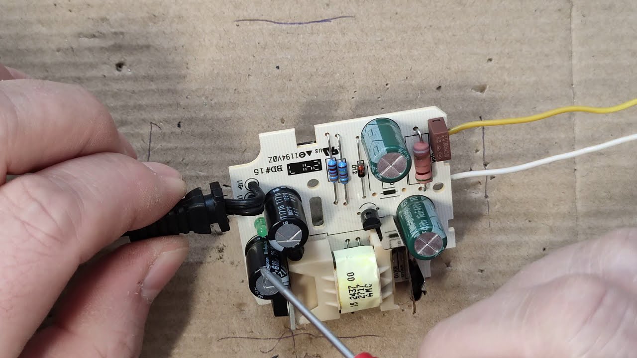 Reparatur eines komplexen Steckernetzteils für Siemens Systeme: J31032-K2002-H997