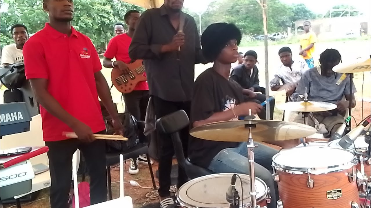 What very beautiful Highlife jamming -SWEET MOTHER 🤶🤶