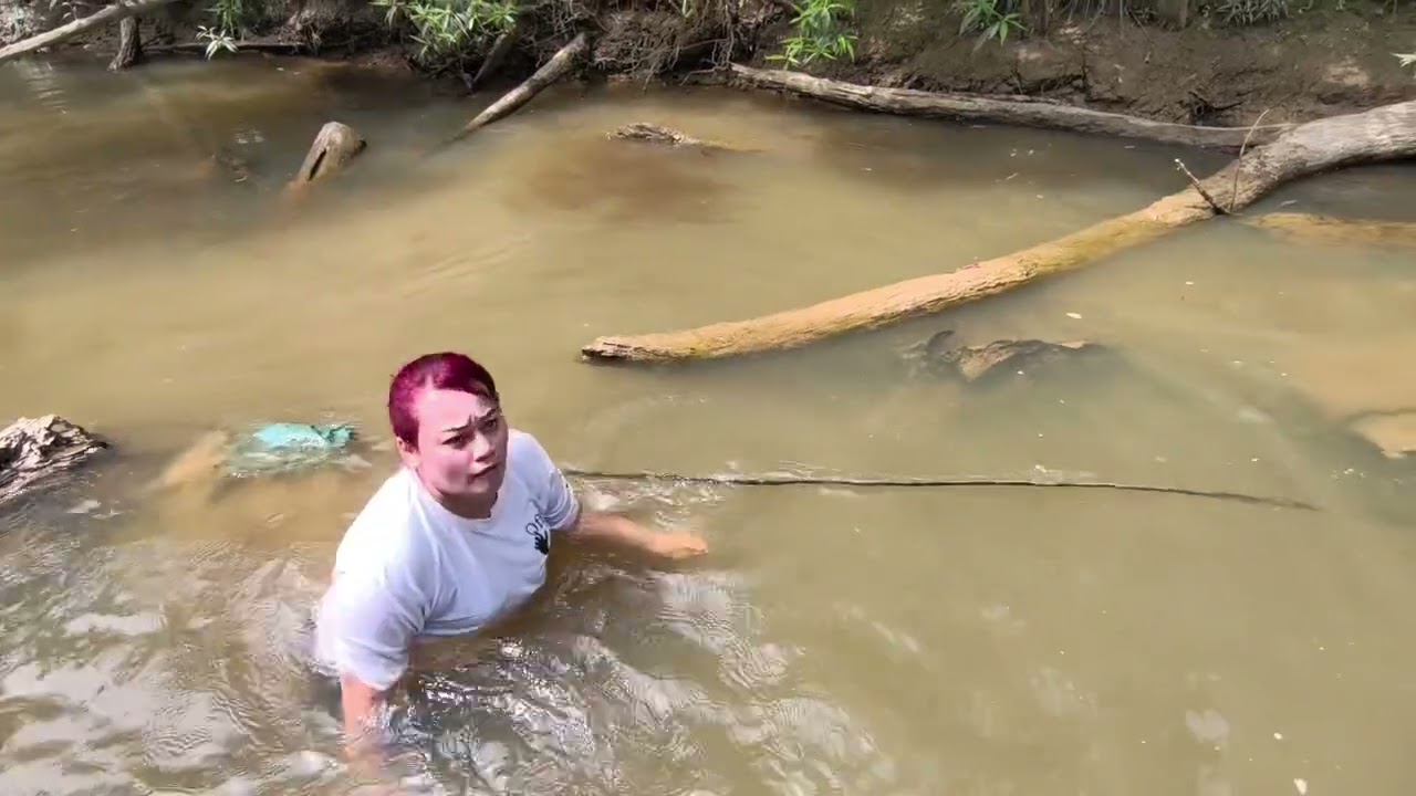 MENCARI JALAN KE SUNGAI//TERKUYUNG JENAMA UNTA.