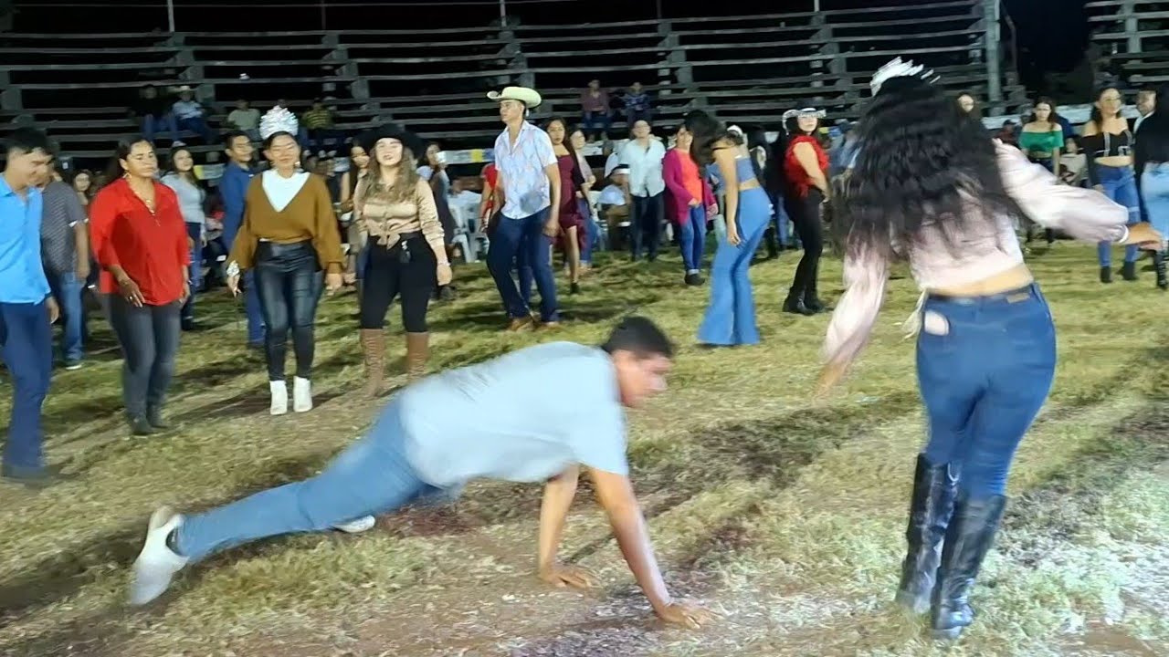 Así c baila el baile dela iguana acá en guerrero,  región dela tierra caliente 