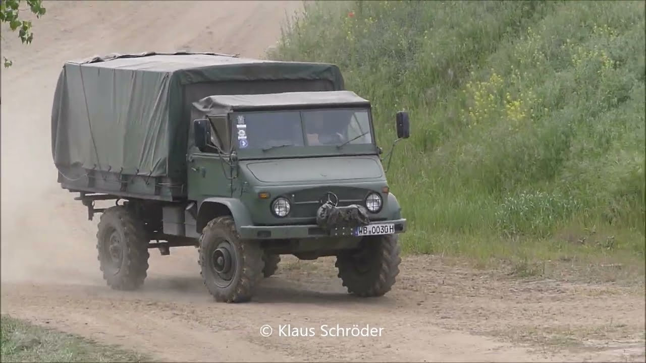 Unimog 404 im Offroad- Kessel Landsberg