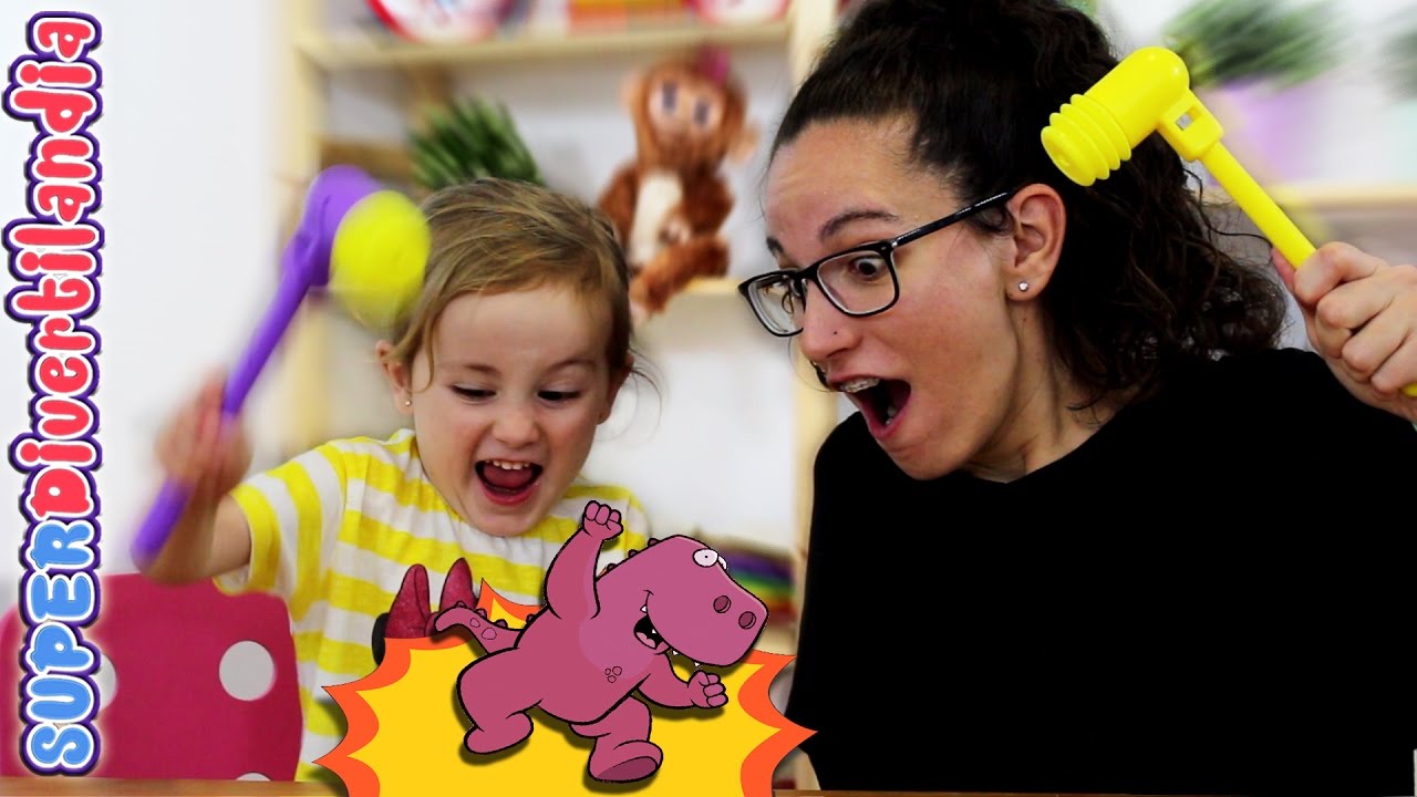 Machacando dinosaurios con Irene en SUPERDivertilandia!