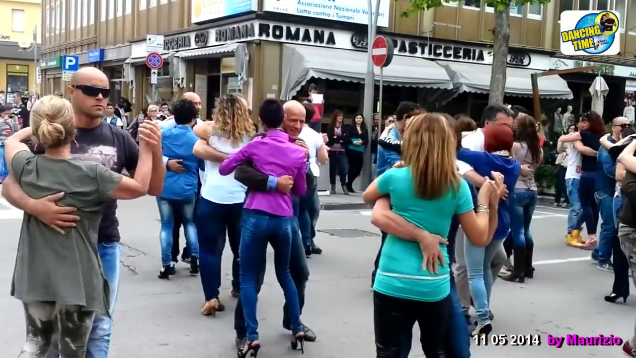 FLASH MOB KIZOMBA CIVITANOVA MARCHE 11 MAGGIO 2014 by Maurizio