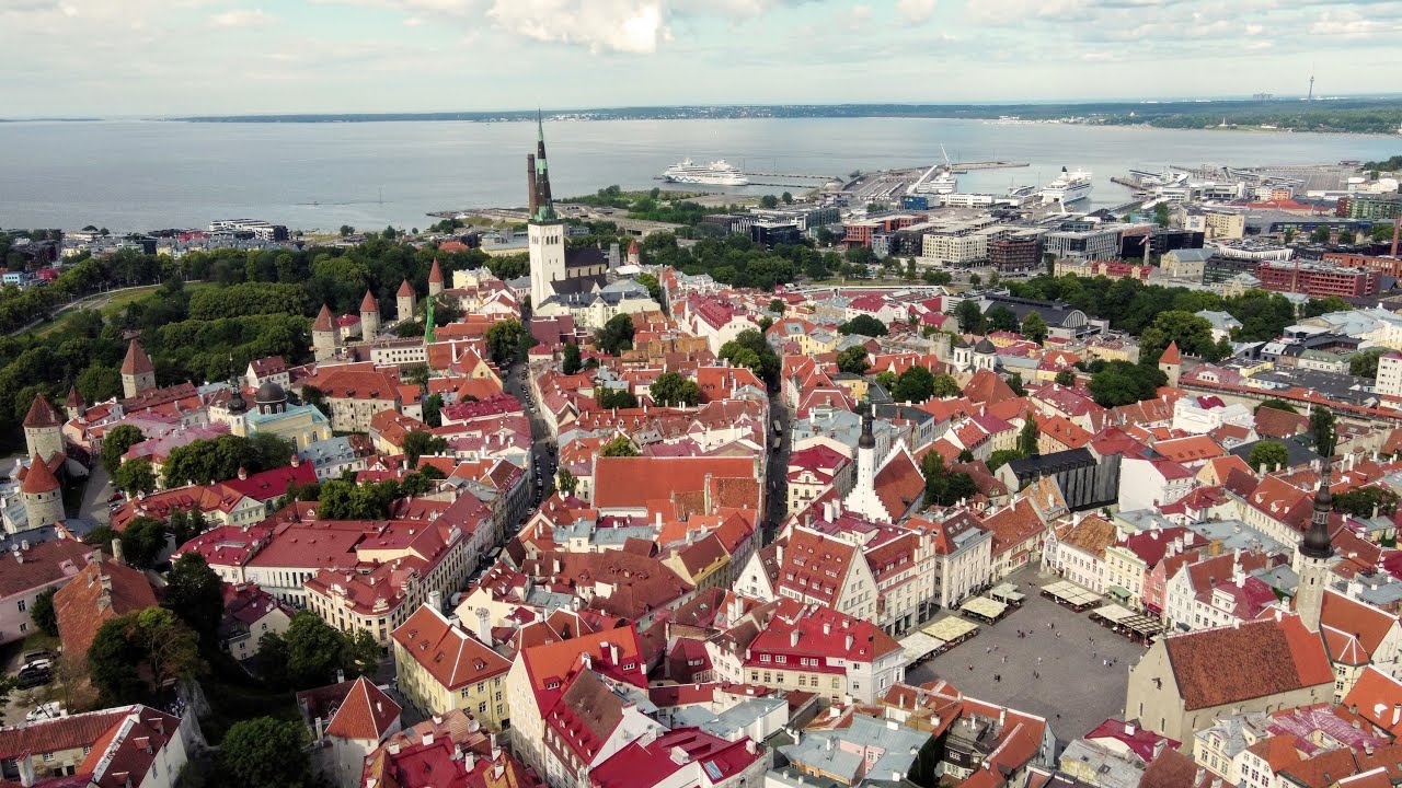 Tallinn Old Town, July 2022, 4K / DJI Mini 2 Drone