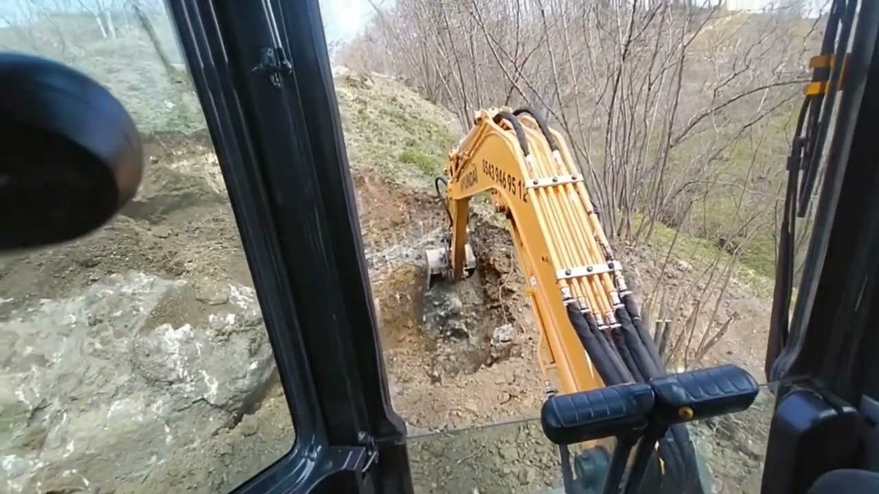 ev yeri kazısı. Büyük kayayı söküp, gömüyorum..
