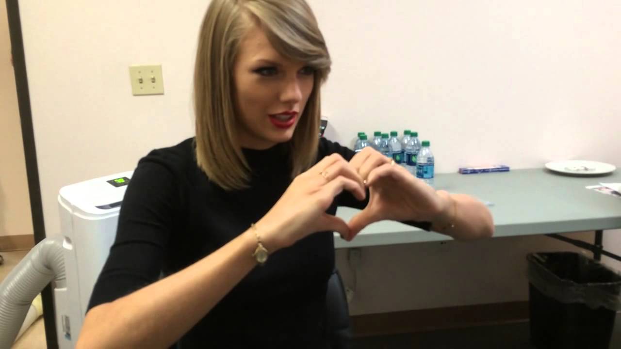 Taylor Swift rehearses finger tutting with PNut for  