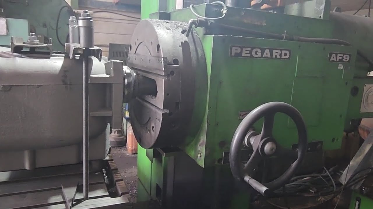 Manual Boring a Gearbox Housing on a 1980 Vintage Boring Mill