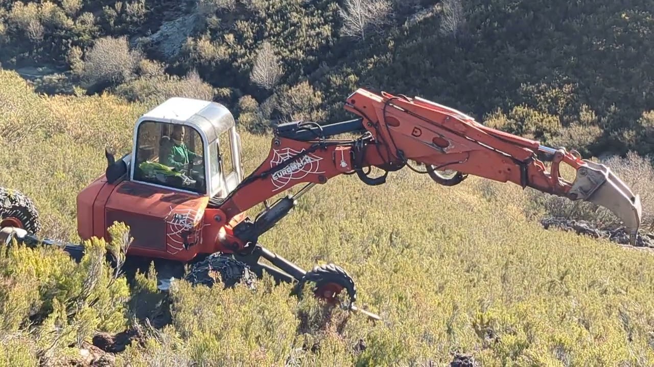 RETROARAÑA MENZI MUCK A91-F I ahoyando en repoblación forestal en Canseco (León) 2023_04_05