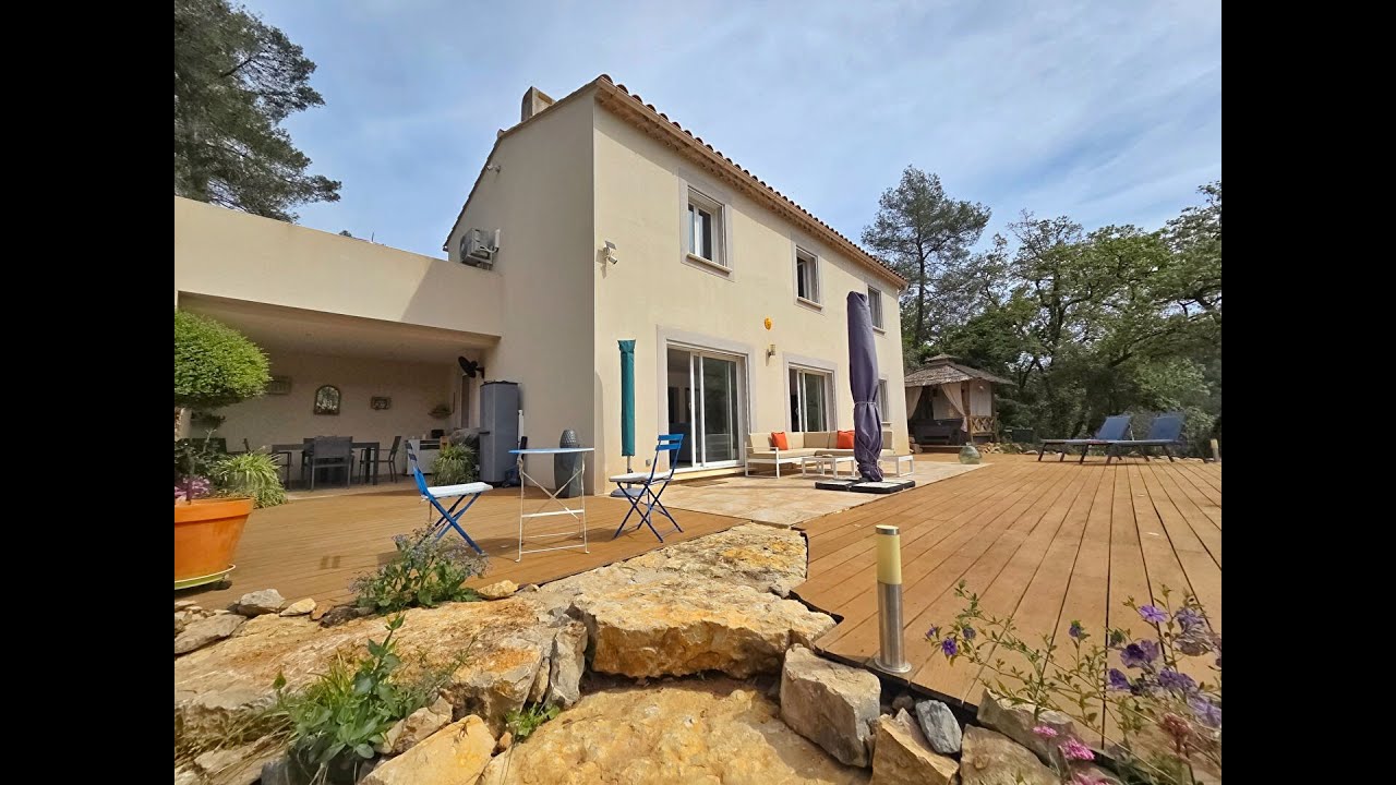 A VENDRE sur SOLLIES-TOUCAS - Maison 5 pi&egrave;ces 103 m&sup2; 3 ou 4 chambres Solli&egrave;s-Toucas