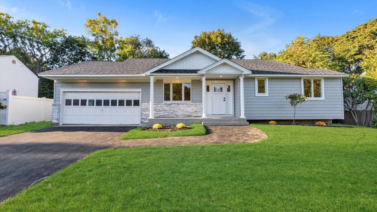 12 Wren Ct, Northport, NY