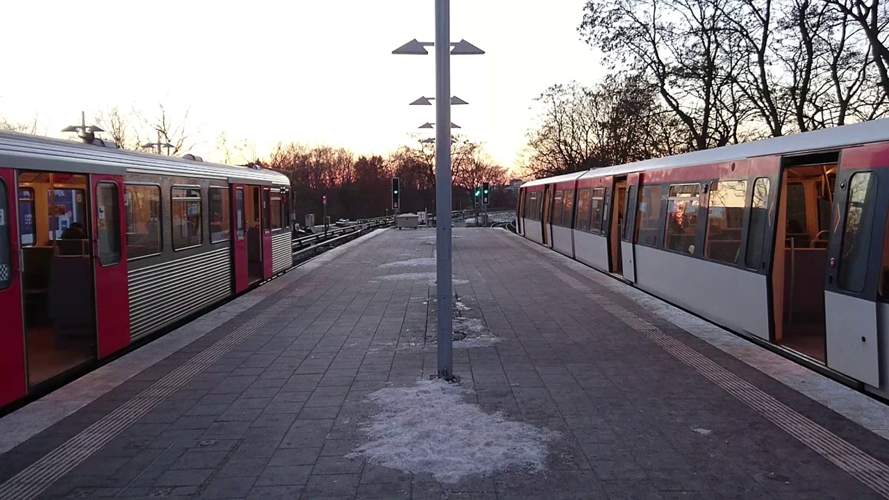 Verkehrsknoten Wandsbek-Gartenstadt - Rush Hour am Winterabend