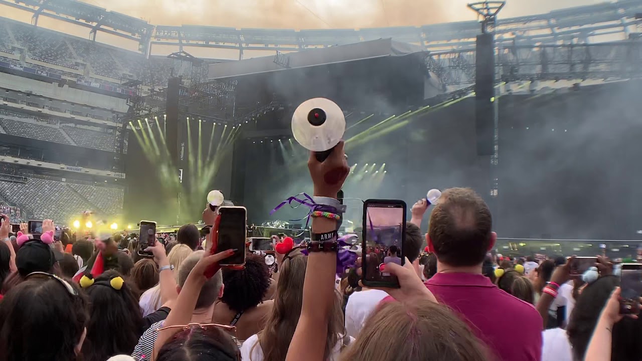 My first BTS concert: MetLife day 2 opening/Dionysus