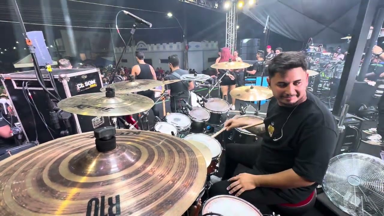 Tipo Hollywood - E final de show 😄🥁 - M&aacute;rcia Fellipe - Pingo Batera
