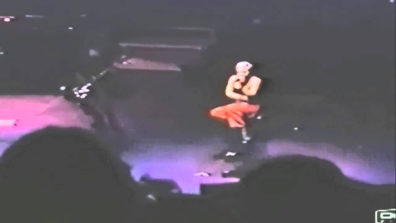 Linda Perry and Pink live - Lonely girl live 2002