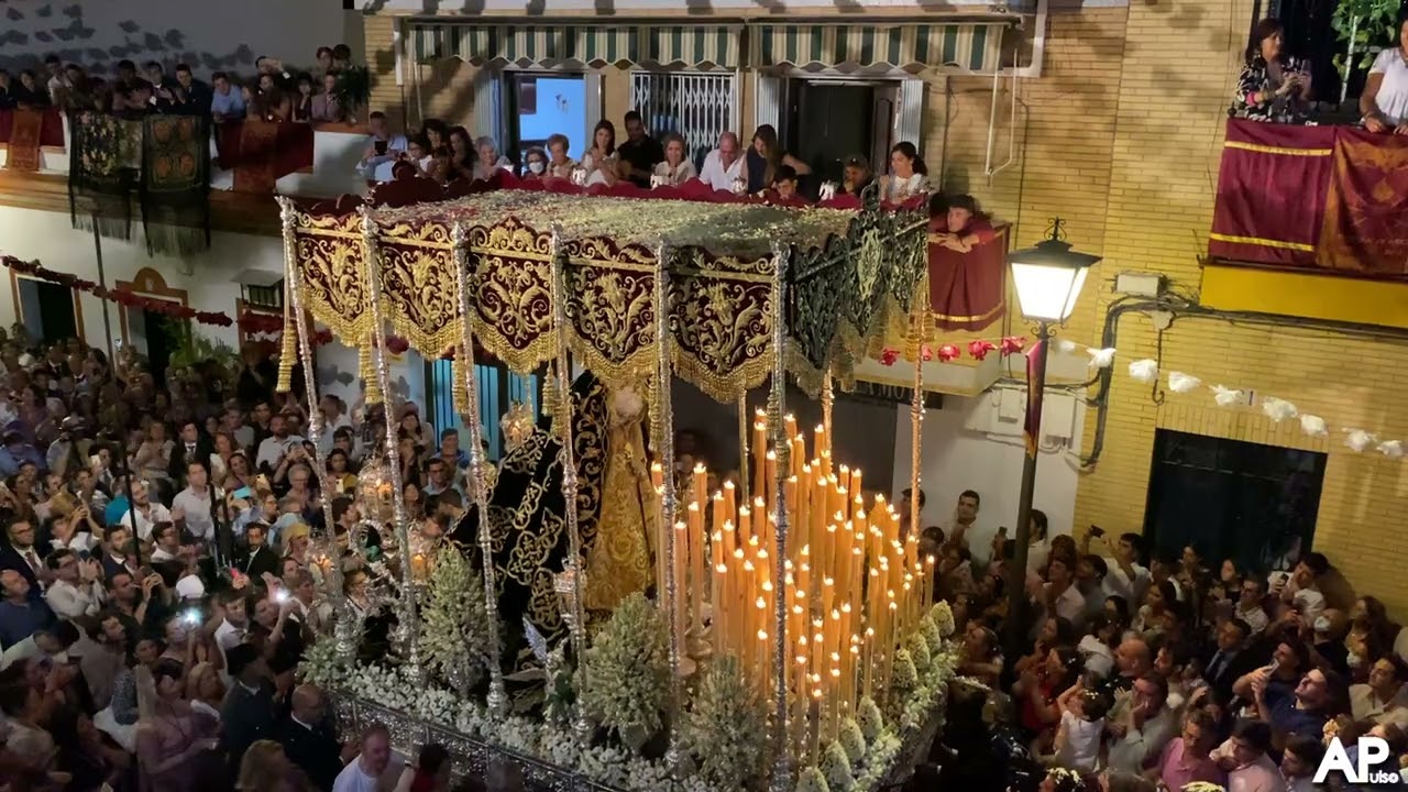 IMPRESIONANTE Virgen de los Dolores del Cerro por la calle Juan Castillo Sánchez